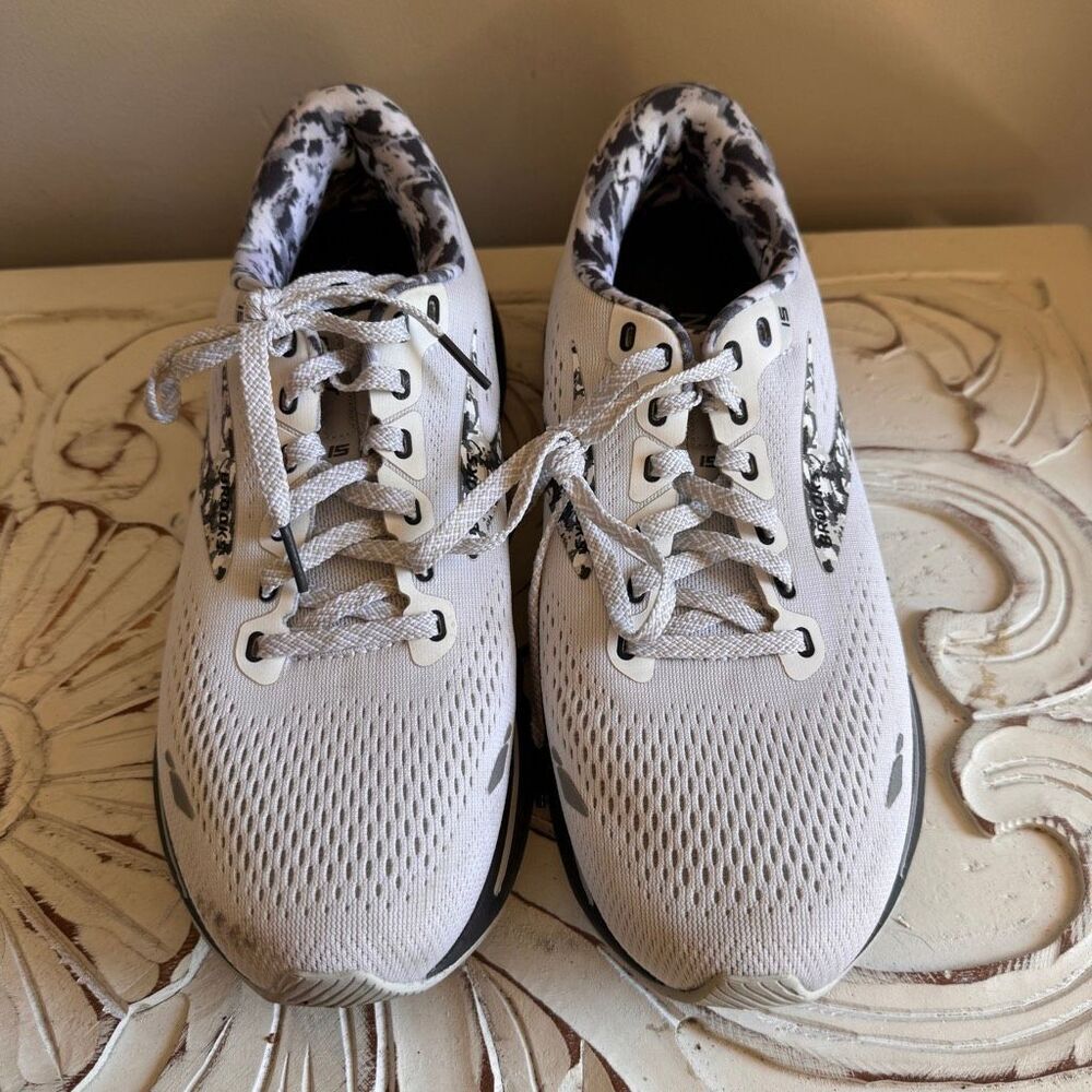 Brooks Ghost 15 running shoes in a white and ebony "White Camo" 9.5 - Picture 2 of 9